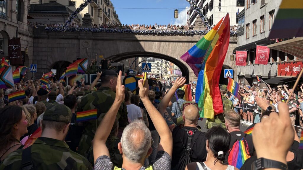 Puffbild: Soldathemsförbundet deltar i Pride - för allas lika värde