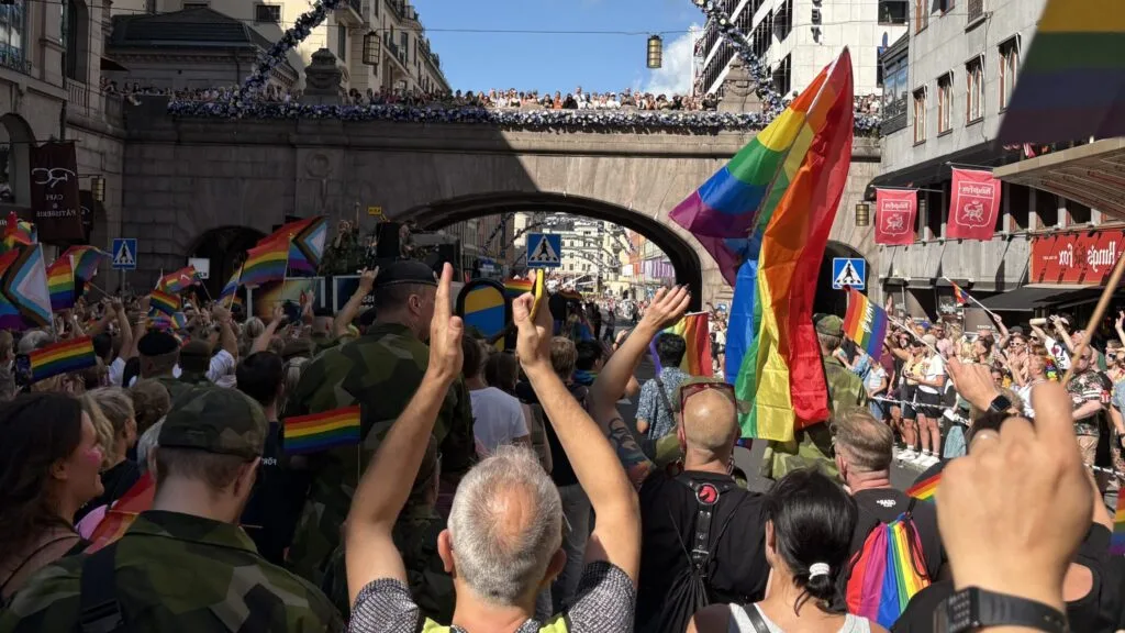 Puffbild: Soldathemsförbundet deltar i Pride - för allas lika värde
